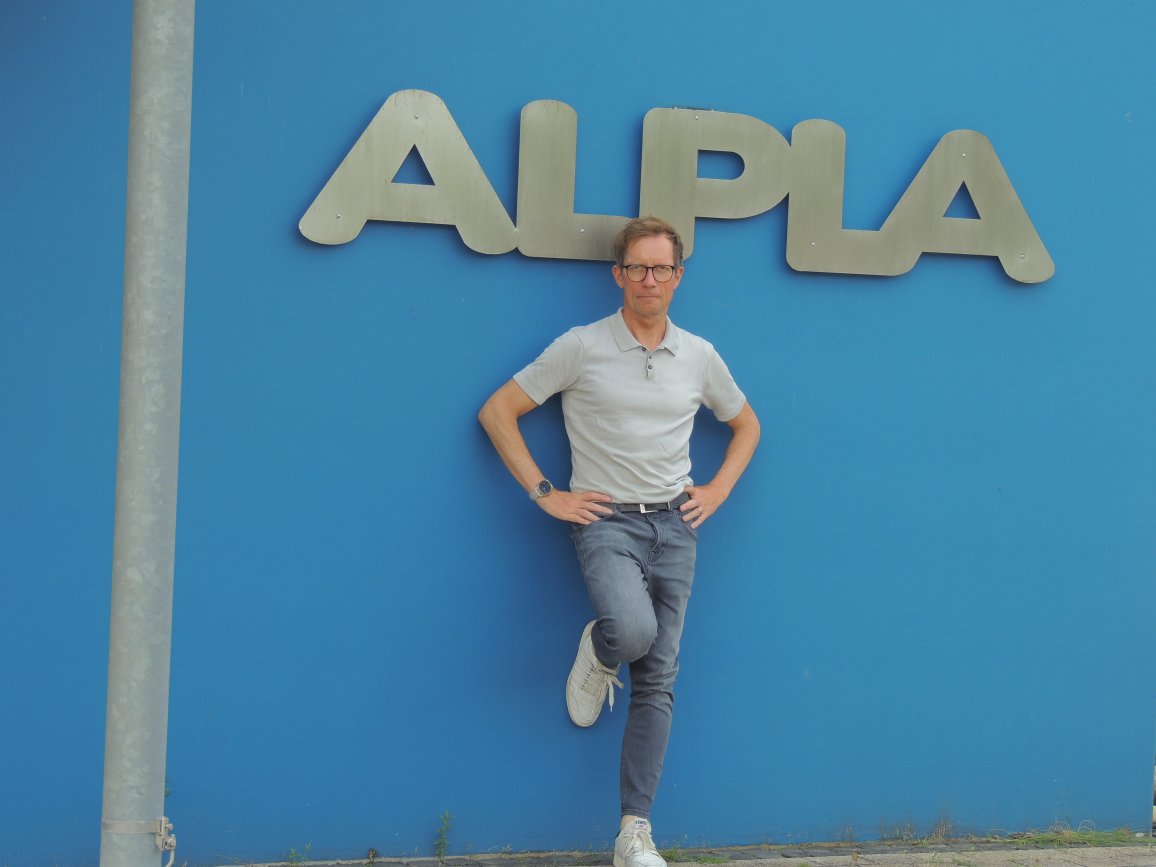 Andreas Kiso in front of the ALPLA plant.