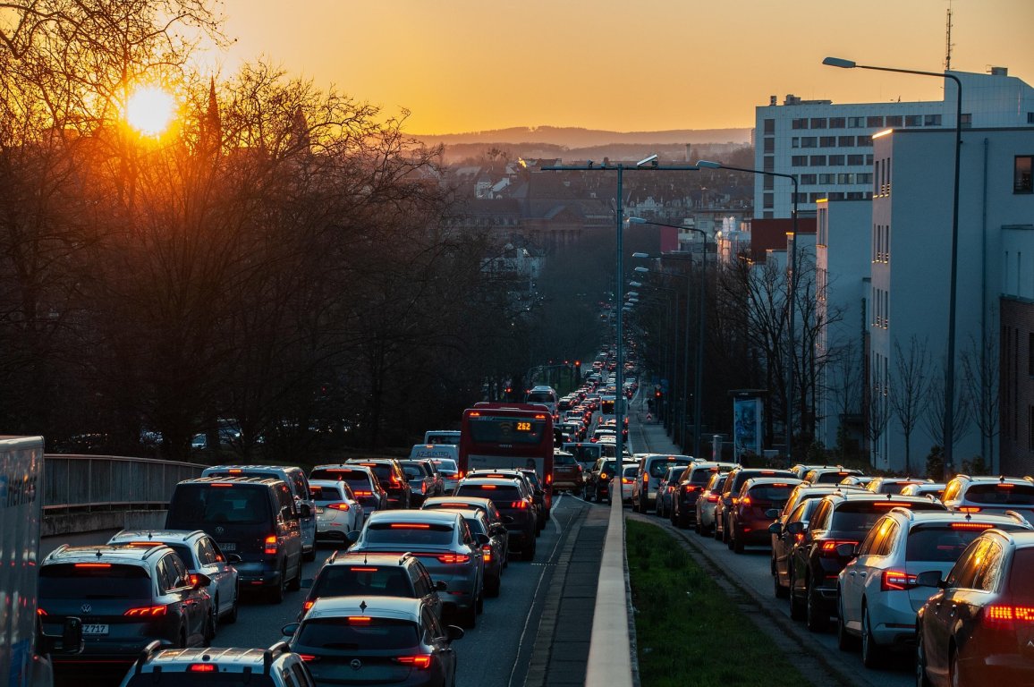 Traffic in sunlight